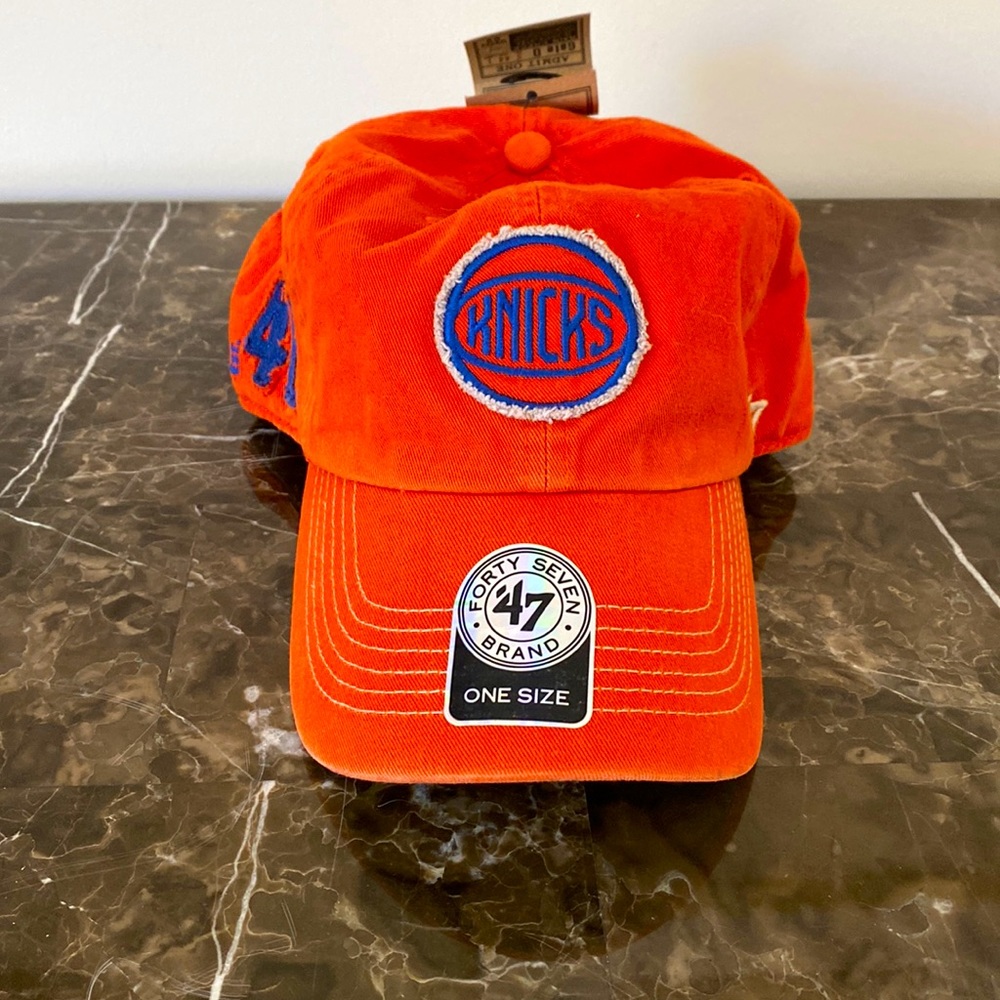 Brand NEW Knicks hat! Tags & price tag still on it!